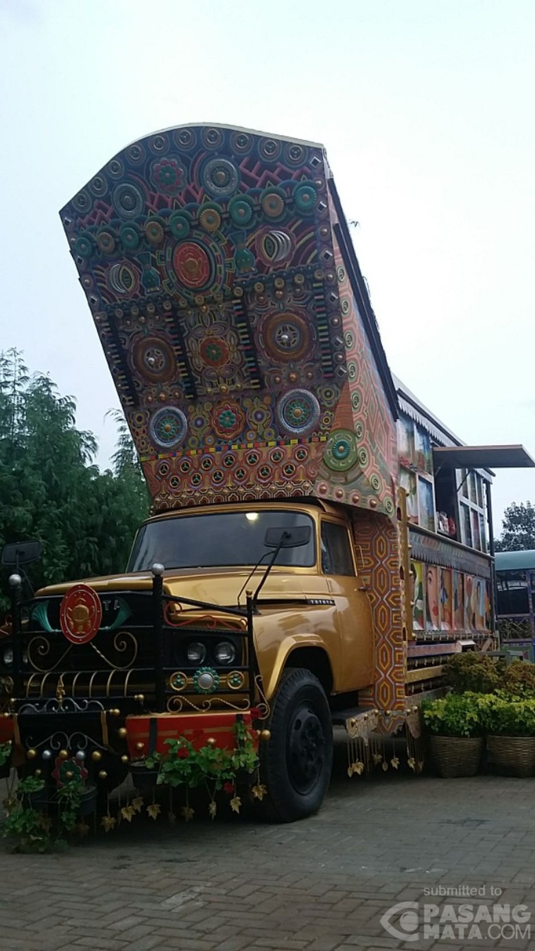 Truk Toyota Buaya Berumah Tana Toraja