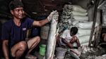 Melihat Pemotongan dan Penjemuran Ikan Hiu