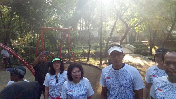 Sandiaga Dan Mari Elka Pangestu Tinjau Taman Langsat