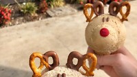 Yang ini ada rusa dengan warna cokelat muda dan tanduk yang dibuat dari pretzel dan cokelat. Mau?  Foto: Instagram @eisweltgelato