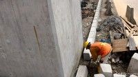 Pembatas jalan itu dibangun dibawah jalur MRT Jakarta.