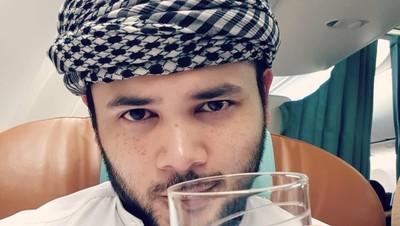Ini Dia Makanan Kesukaan Ridho Rhoma dan Gaya Makannya Saat Umroh
