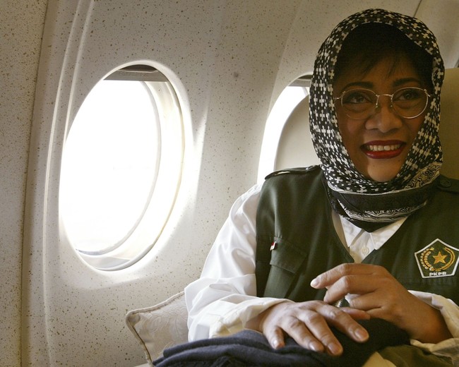 Putri mantan presiden Soeharto itu memiliki gaya hijab yang khas. Biasanya, ia mengenakan hijab segi empat bermotif yang diikat ke belakang dengan gaya yang sederhana. Foto: Getty Images