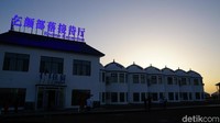Hotel tenda ini menghadirkan pengalaman menginap tersendiri di pedalaman Inner Mongolia. Konsep hotel serupa sebenarnya sudah ada di Indonesia, tapi lebih seru kalau langsung dari negaranya tempat tenda ini berasal. (Wahyu/detikTravel)