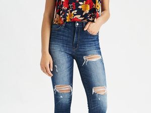 Jalan-jalan di Bali Pakai Jeans Sobek dan Bokong Terlihat, Bule Ini Viral
