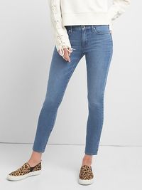 5 Jeans yang Punya Efek Melangsingkan untuk Pemilik Paha Lebar