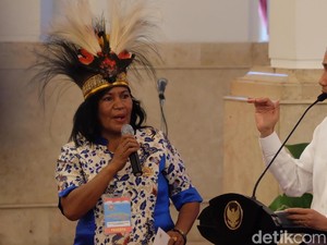 Perempuan Papua Penangkap Buaya yang Bikin Kaget Jokowi