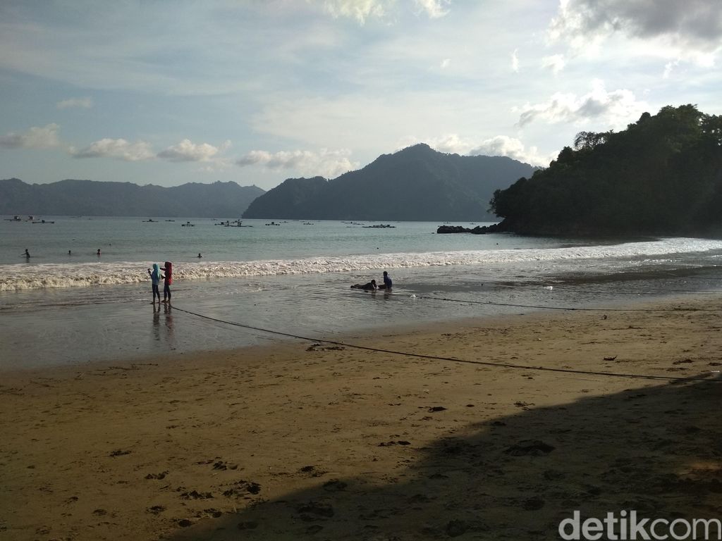 pantai simbaronce trenggalek