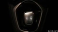 Datsun Go+ masih menggunakan transmisi manual.