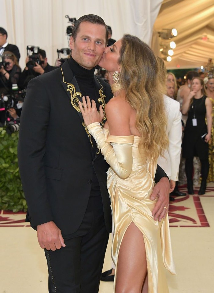 Tom Brady dan Gisele Bundchen NEW YORK, NY - MAY 07: Tom Brady and Gisele Bundchen attends the Heavenly Bodies: Fashion & The Catholic Imagination Costume Institute Gala at The Metropolitan Museum of Art on May 7, 2018 in New York City. (Photo by Neilson Barnard/Getty Images)