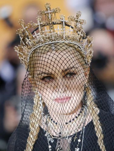 Rinaldy juga pernah merancang mahkota salib untuk Madonna pakai di MET Gala 2018.