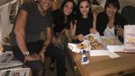 Begini Serunya Gaya si Cantik Gal Gadot Saat Masak dan Makan!