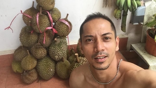 Fauzi Baadilla Doyan Banget Makan Durian, Ini Buktinya!