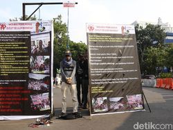 Ketika Pedagang Pulsa Gantung Diri di Depan Istana