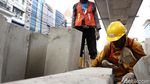Pembangunan Pembatas Jalan di Bawah Jalur MRT