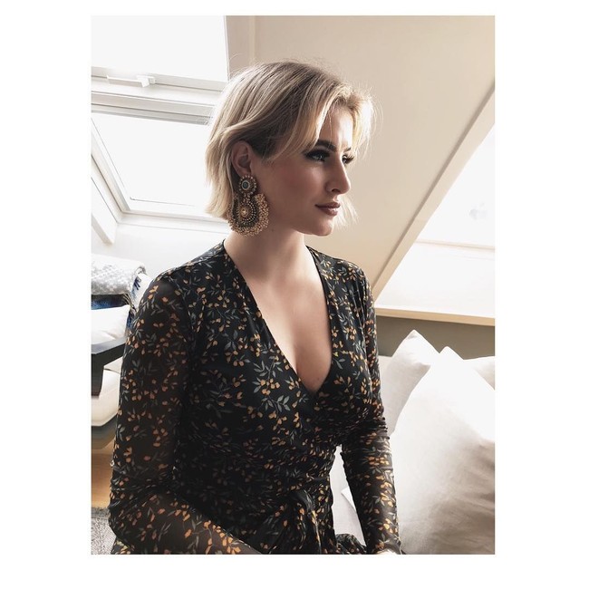 Meski sudah diberi warisan, Katharina mengaku jika ia akan tetap bekerja.  Aku bisa saja memilih untuk tidak bekerja dan tidak melakukan apa-apa tapi aku ingin menjadi bagian dari komunitas itu dan menantikannya, katanya pada majalah korporat perusahaan.  Foto: Instagram Katharina Andresen