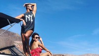 Ini adalah gaya liburan Yanis di Lake Mead Colorado. Kamu yang mau liburan ke sini juga bisa berlayar, water sport atau berenang. (yanismarshall/Instagram)