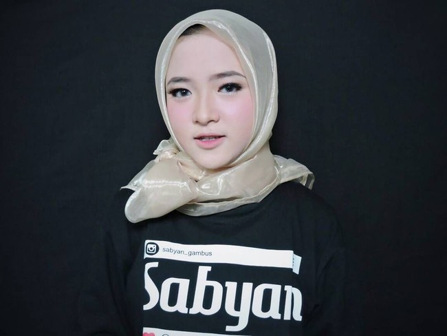 Banyak juga yang berkomentar meminta jodoh yang mirip dengan Nisa Sabyan. Sisain yang kaya gini dong, tulis akun Instagram bernama Rudy Prasetyo. Foto: Instagram/SabyanGambus