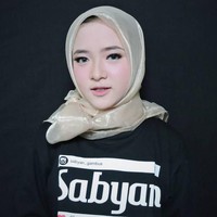 Banyak juga yang berkomentar meminta jodoh yang mirip dengan Nisa Sabyan. Sisain yang kaya gini dong, tulis akun Instagram bernama Rudy Prasetyo. Foto: Instagram/SabyanGambus
