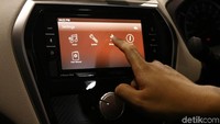 Datsun GO+ dibekali layar dengan 6.75 head unit touch screen lengkap dengan bluetooth, USB, AUX dan Smartphone Connection.