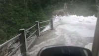 Wajar jika jalanan ini dinyatakan sebagai jalanan paling menyeramkan di dunia. Foto: Pool (Youtube)