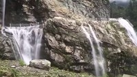 Wajar jika jalanan ini dinyatakan sebagai jalanan paling menyeramkan di dunia. Karena dipastikan saat melintas pengendara harus memiliki skil terbaik. Foto: Pool (Youtube)
