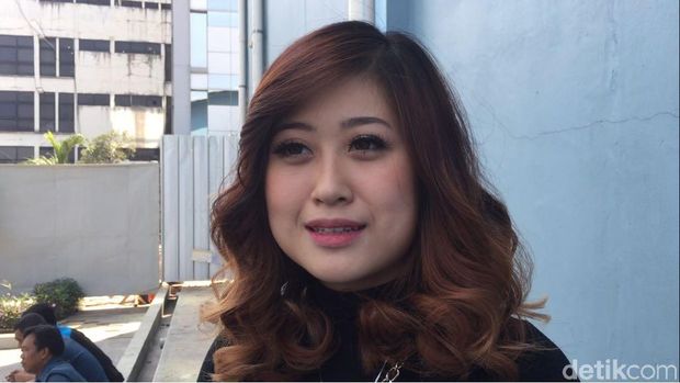 Kisah Cinta Young Lex, Dikelilingi Perempuan Cantik