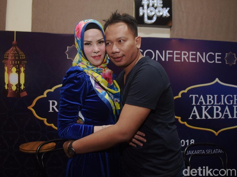 Digerebek dengan Cowok Lain, Angel Lelga: Kamu Jahat Vicky! Digerebek dengan Cowok Lain, Angel Lelga: Kamu Jahat Vicky!