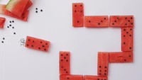 Hasil karyanya terinspirasi dari imajniasinya saat kecil, yang ia torehkan ke dalam gambar dan gabungan dari bahan makanan sehari-hari.  Foto: Instagram @spielkkind