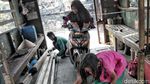 Berkenalan dengan Gadis Cilik Penarik Perahu Eret di Cilincing