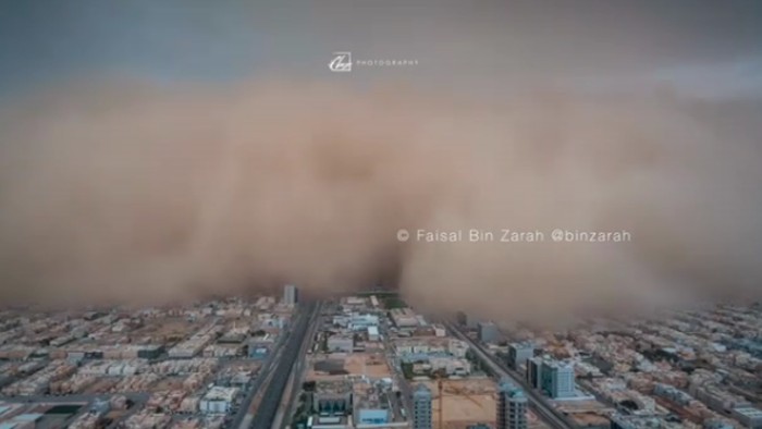 Begini Ngerinya Badai Pasir di Arab Saudi