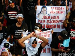 Penjual SIM Card Serbu Istana Negara