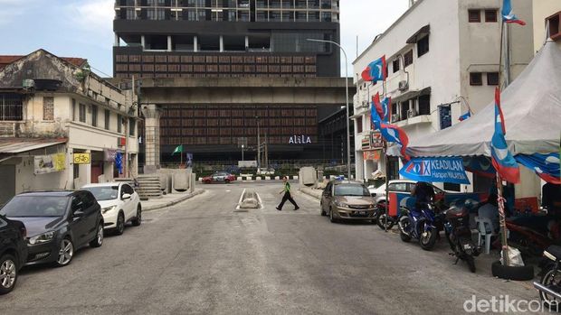 Suasana di sekitar TPS tampak lengang