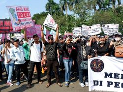 Penjual SIM Card Serbu Istana Negara