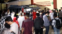Enam orang tewas, 5 anggota polisi dan seorang napi.