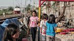 Taman Bermain di Pinggir Rel Kereta Api, Aman atau Berbahaya?