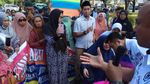 Foto: Demo Tuntut Istri Bos Abu Tours Jadi Tersangka
