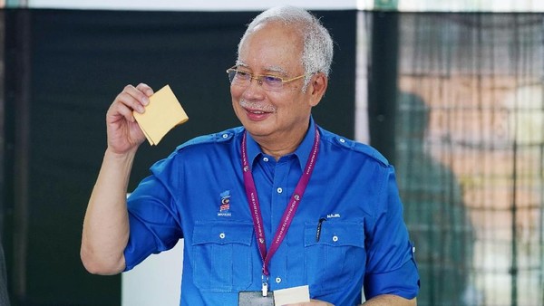 Begini Potret saat PM Najib dan Mahathir Laksanakan Pemilu