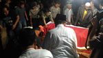 Foto: Pemakaman Bripka Denny Korban Tewas di Rusuh Mako Brimob