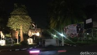 Sementara itu, dilaporkan Karopenmas Polri Brigjen M Iqbal telah sampai di Mako Brimob untuk konferensi pers.