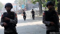 Kawat berduri juga sudah dipasang di depan Mako Brimob.