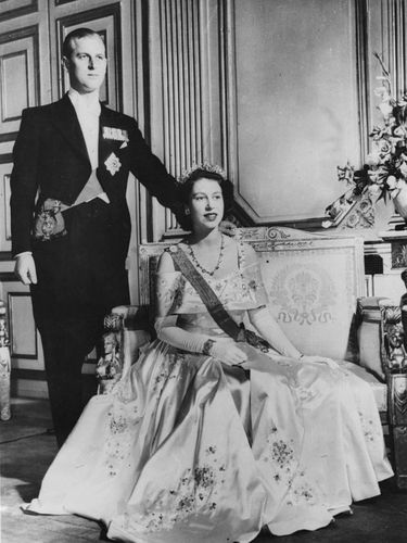 Pangeran Philip dan Ratu Elizabeth II di masa awal pernikahannya. 