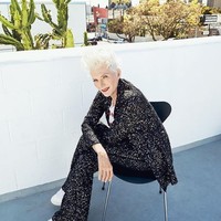 Maye Musk memiliki gaya busana eksentrik dan super stylish yang kerap ia bagikan di media sosialnya. Foto: Dok. Instagram/Maye Musk
