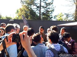 Pesta Google Diserbu Ribuan Orang, Sang CEO Jadi Bintang