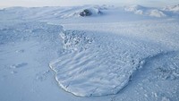Ada di ujung utara Pulau Ellesmere di wilayah Nunavut, Kanada, bukan hanya pemukiman paling utara yang bumi. Di sana ada juga Bandara Alert yang letaknya ada di paling utara di bumi ini (CNN Travel) Travel)