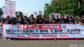 Mereka menolak aturan registrasi 1 NIK untuk 3 SIM card.