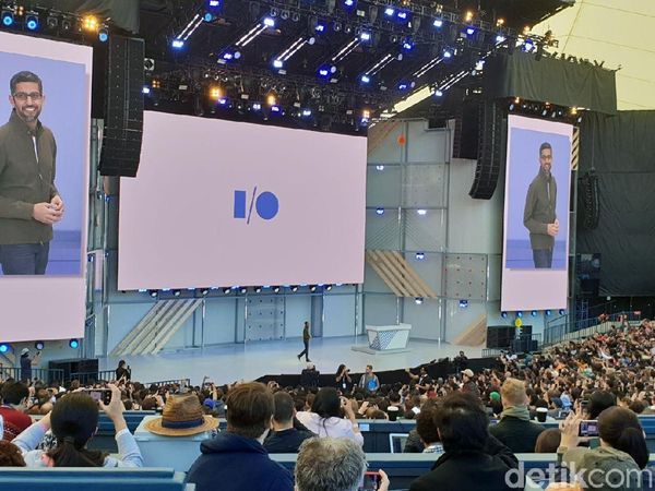 Pesta Google Diserbu Ribuan Orang, Sang CEO Jadi Bintang