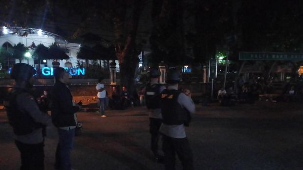 Polisi memblokir Jalan Komjen M Jasin
