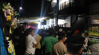Bripka Deni akan dimakamkan di TPU Kampung Keramat Setu, Jakarta Timur. Belum diketahui alasan pemilihan lokasi pemakaman tersebut.  (Foto: Samsudhuha Wildansyah/detikcom)