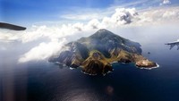 Bandara Juancho E. Yrausquin di Pulau Saba, Antillen Belanda memiliki landasan pacu terpendek yang mendukung operasi penerbangan komersial. Bandara ini dibangun di satu-satunya lahan ruang datar di pulau vulkanik ini (CNN Travel)
